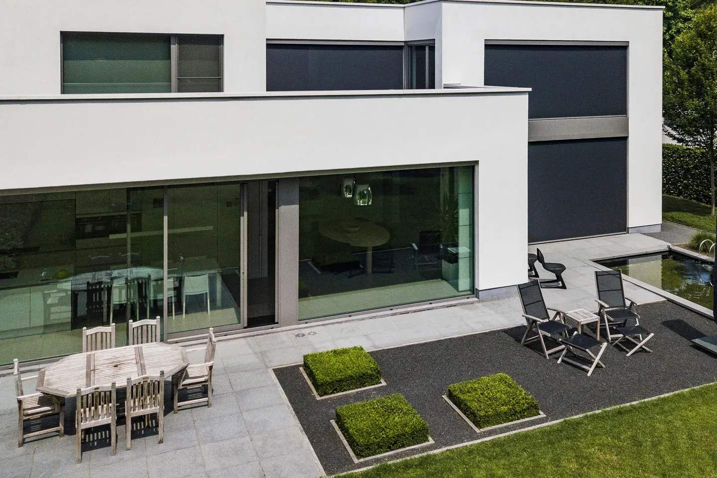 Terrasse eines modernen Wohnhauses