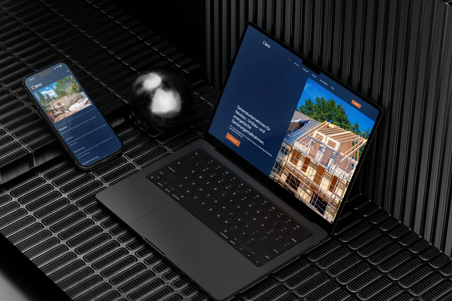 Website der I-BAU GmbH auf Laptop und Smartphone